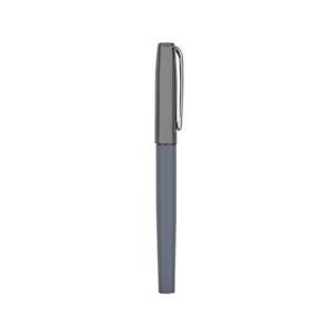 RQ 1060, BOLÍGRAFO SEDÁ Bolígrafo metálico con tapón. Cuerpo en color gris y el tapón en color gun. Incluye estuche.
