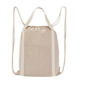 SIN 611, BOLSA-MOCHILA VATT. Bolsa-mochila promocional ecológica de algodón reciclado con tirantes de cordón y cerrado de jareta. Cuenta con una bolsa frontal y asas para usar como bolsa.